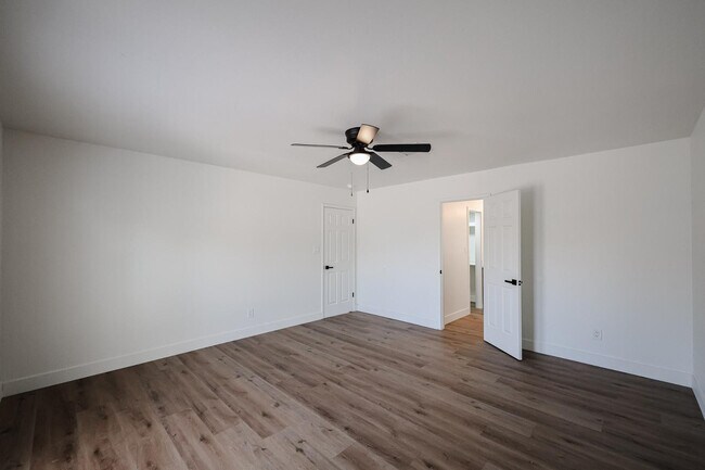 Building Photo - 3001 W Mercer Ln