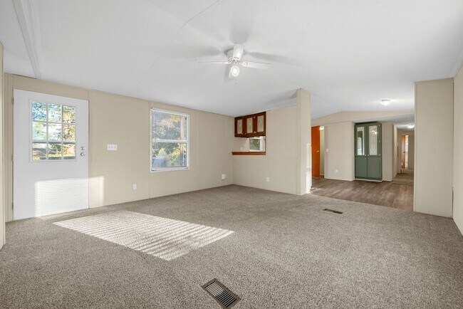 Building Photo - 1845 Evans Rd