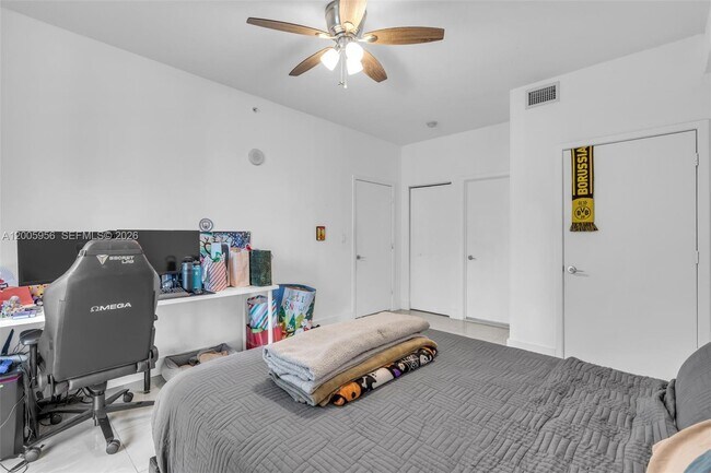 Building Photo - 1111 SW 1st Ave