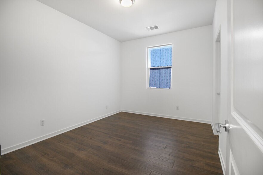 Building Photo - 35807 Landon Ln