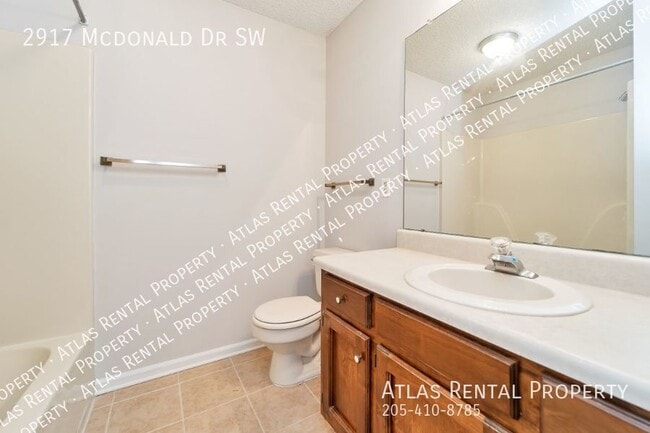 Building Photo - 2917 McDonald Dr SW