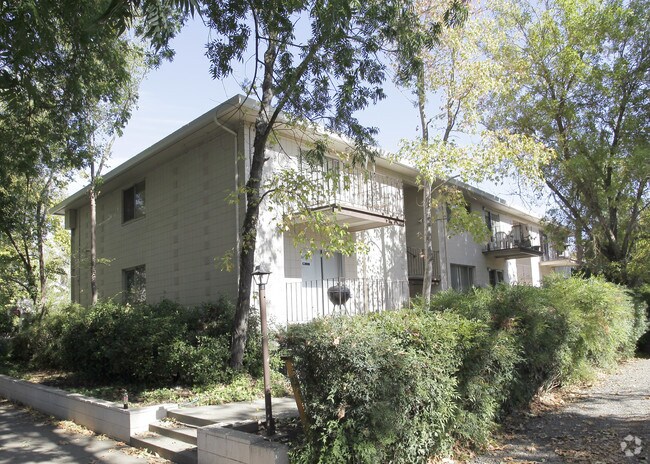 Primary Photo - 220 B St
