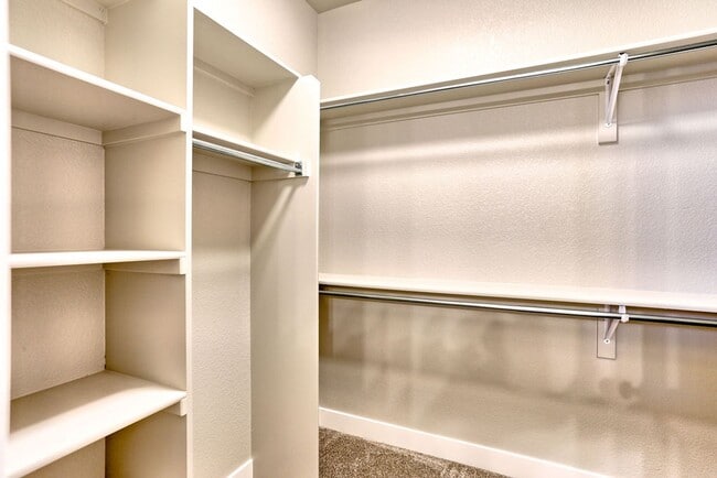 Building Photo - MOVE In SPECIAL - Beautiful 3 Bedroom 2 1/2 Bath Townhome in Loveland