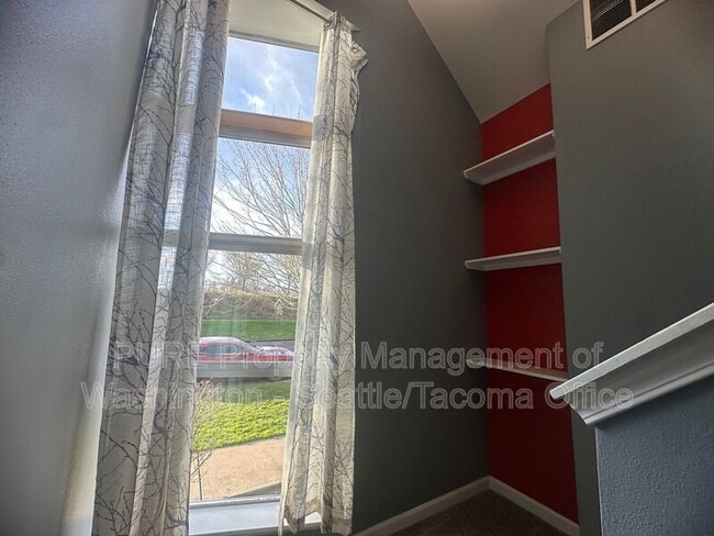 Building Photo - 2327 S I St