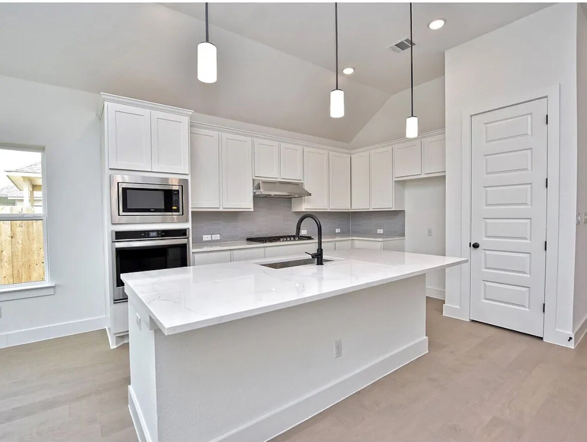 Building Photo - 2233 Nates Pl