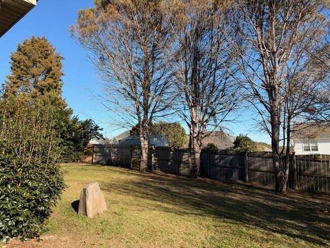 Building Photo - COMING SOON: Well Maintained 3BR 2BA Home w/ Pool Access + Dog Park in GREAT Location!