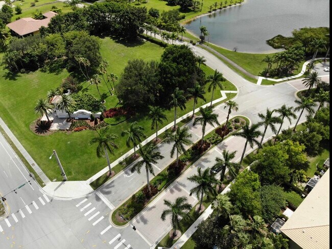 Building Photo - 8080 Briantea Dr