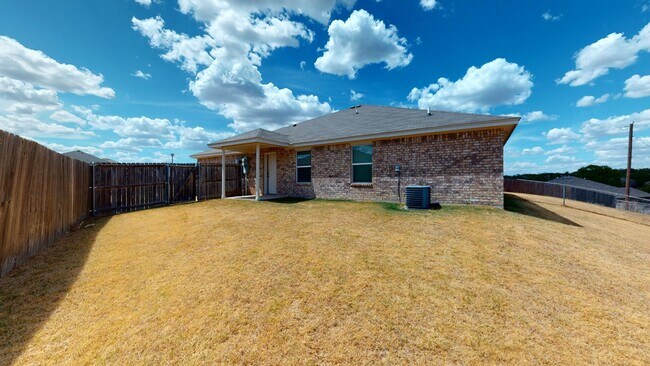 Building Photo - FREE DECEMBER RENT!!