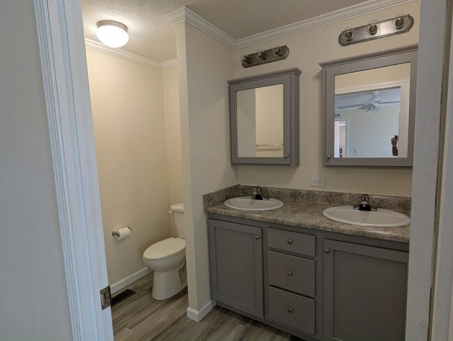 Building Photo - 52546 Elmcrest Ct