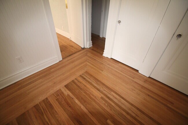 Building Photo - 301 S Palmway