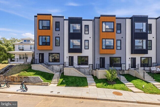 Building Photo - 2530 Elvans Rd SE