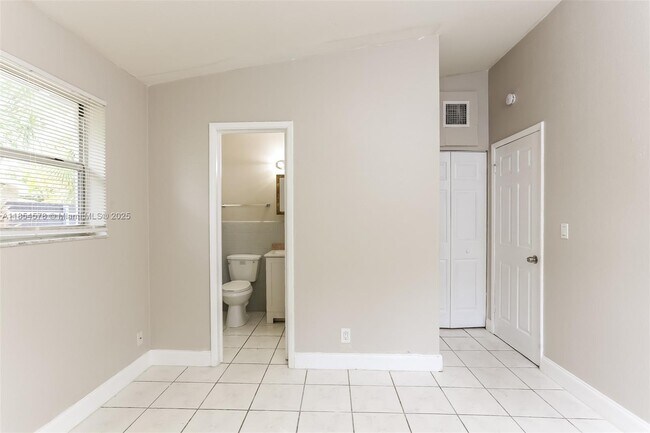 Building Photo - 1290 SW 28th Ave