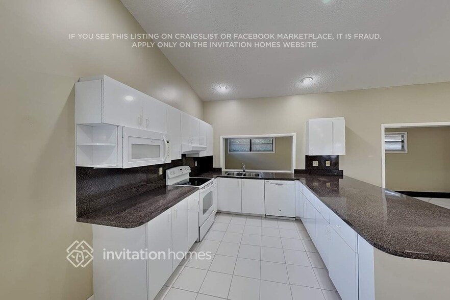 Building Photo - 9575 NW 25th Ct