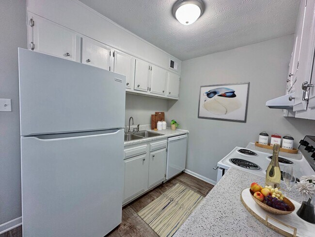 Building Photo - Parkway Apartments – Convenient 2-Bedroom ...