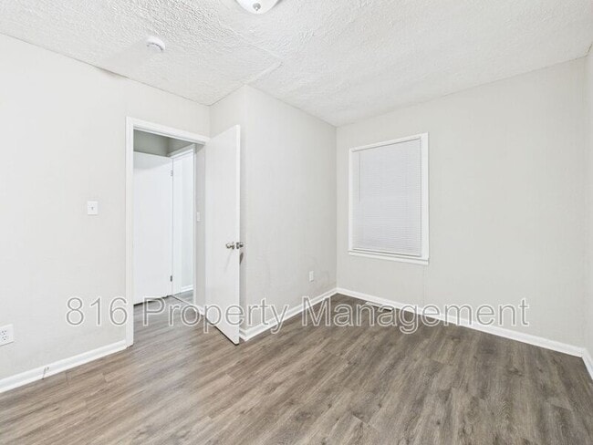 Building Photo - 115 Riley St