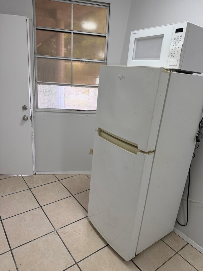 Building Photo - 2170 SW 51st Pl