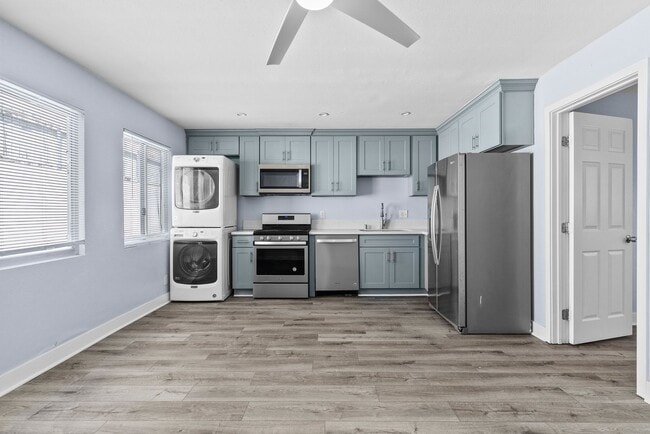 Interior Photo - 1024 Loma Avenue