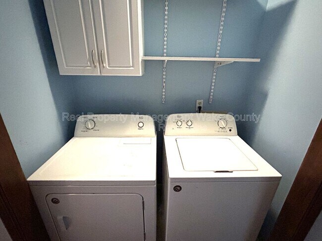 Building Photo - 207 Trillingham Ln