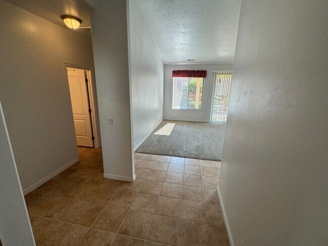 Building Photo - 3-Bed, 2-Bath Standalone Home with 2 Car G...