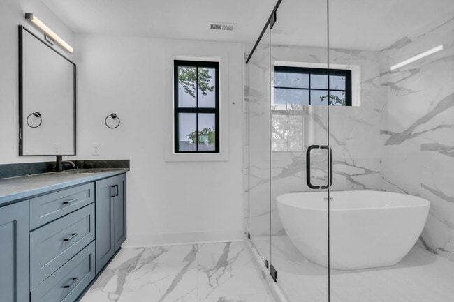 Building Photo - Modern Luxury Living in East Nashville