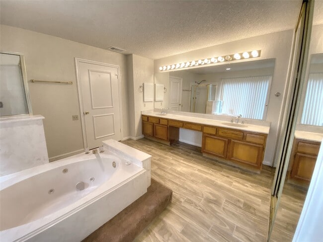 Building Photo - 14818 Chetland Pl Dr