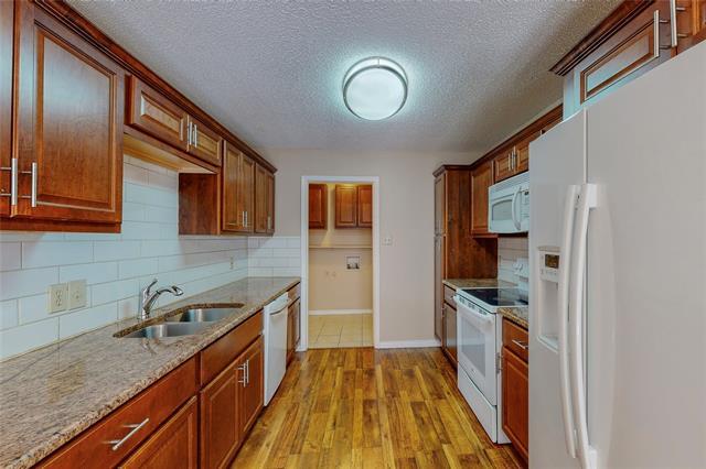 Building Photo - 1912 N Irving Heights Dr