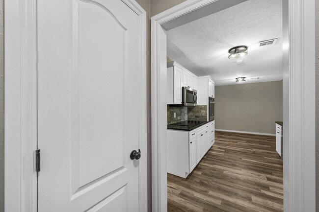 Building Photo - Remodeled