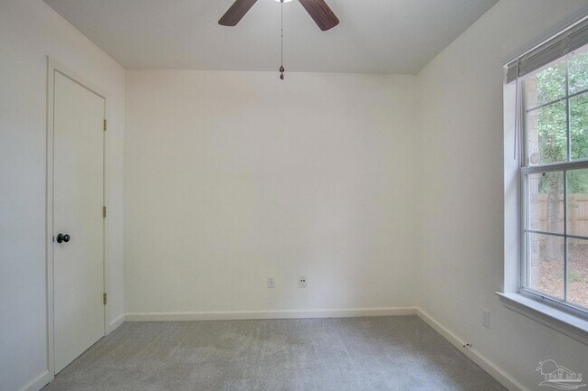 Building Photo - 8262 Pamplona St