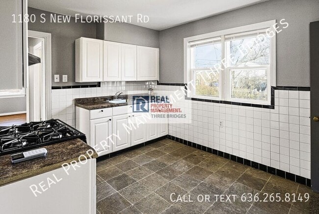 Building Photo - 1180 S New Florissant Rd