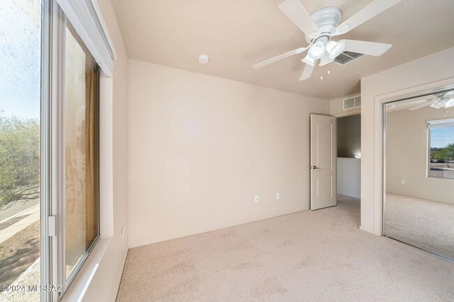 Building Photo - 4 bed/3bath in desirable Paseo Del Rio Community