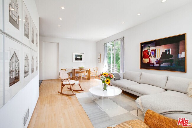 Building Photo - 757 1/2-757 1/2 Milwood Ave