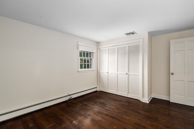 Building Photo - 14 Shoal Point Ln