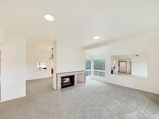 Building Photo - Great 3B/2BA House in San Marcos!