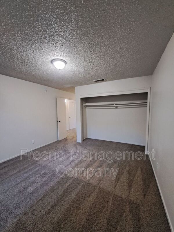 Building Photo - 3037 W Pontiac Way
