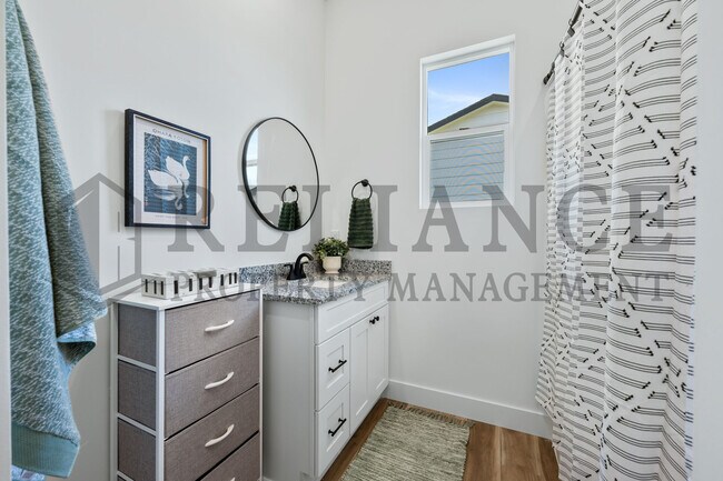 Building Photo - 607 Elmwood St