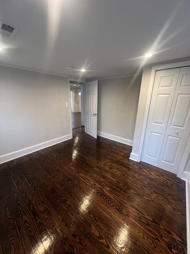 Building Photo - Charming 3-Bedroom Home with 3 Full Bathro...