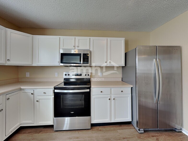 Building Photo - 10891 Albertson Dr