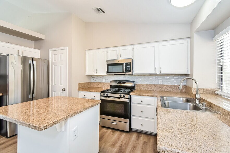 Building Photo - 8073 Boardwalk Way