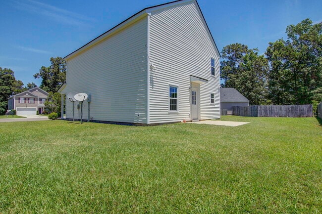 Building Photo - 138 Thistle Rd