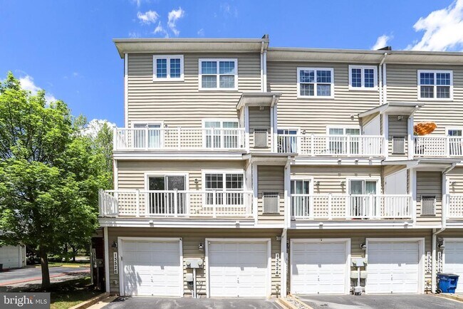 Building Photo - 13526 Waterford Hills Boulevard