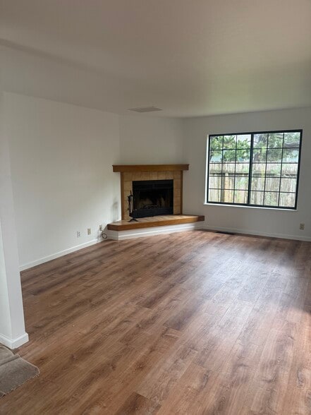 Living room - 711 Hanover St