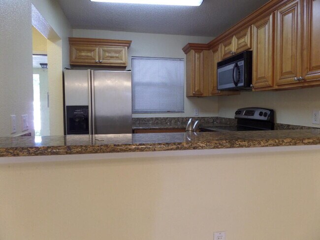 Building Photo - 1524 Lake Crystal Dr