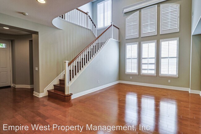 Building Photo - 5 br, 3 bath House - 28115 De La Vina Way