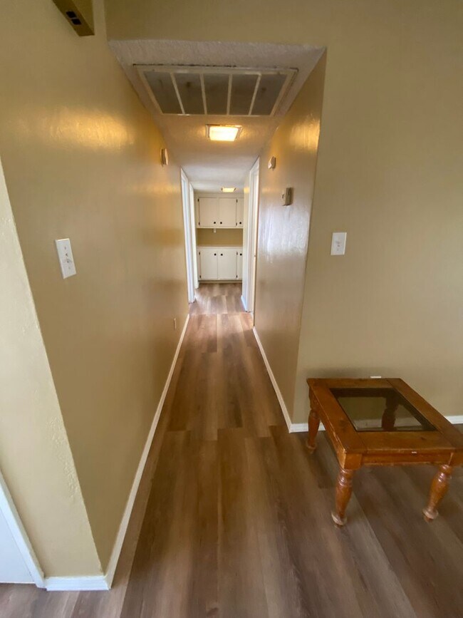 Building Photo - 4601 Glengary Pl