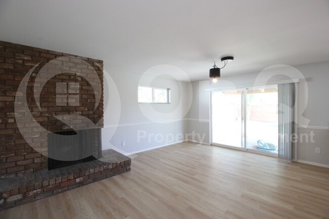 Building Photo - 537 E Laguna Dr