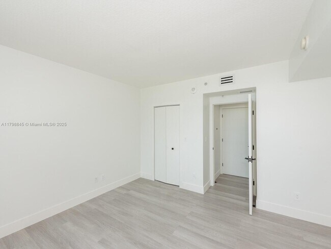 Building Photo - 325 S Biscayne Blvd