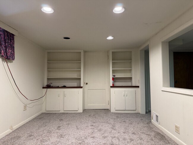 Building Photo - Charming Home For Rent Near UNO & Aksarben