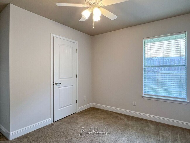 Building Photo - 2080 Stennis Dr