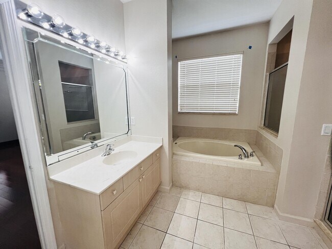 Building Photo - 2831 Paige Dr