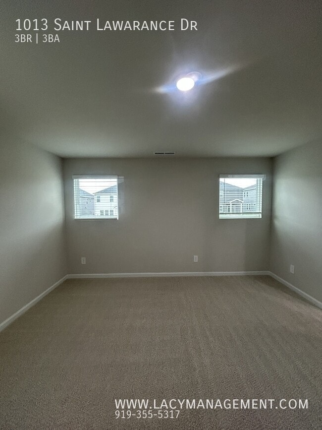 Building Photo - 1013 St Lawrence Dr